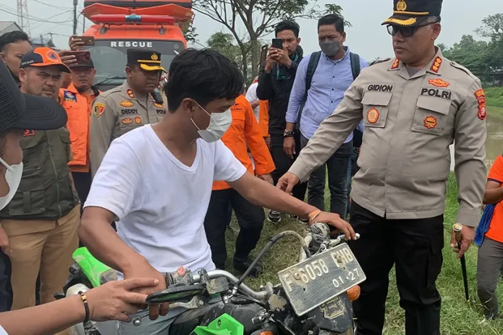 Fortuner Tabrak Motor...
