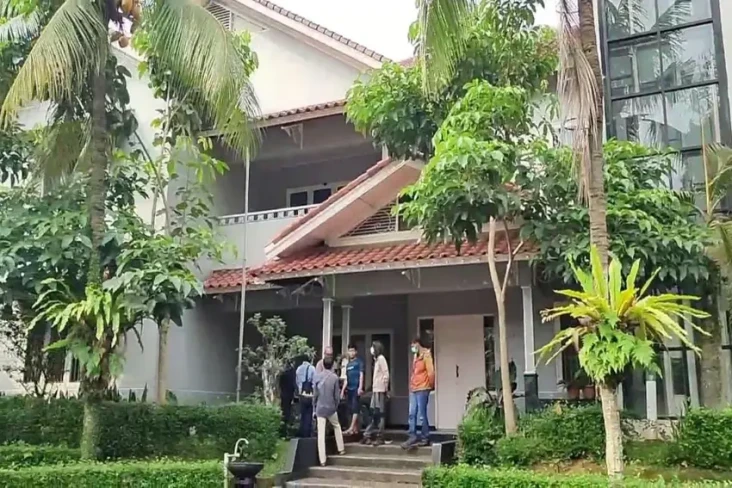 Kronologis Rumah Mewah...