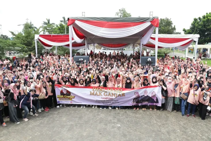 Ribuan Emak-emak di...