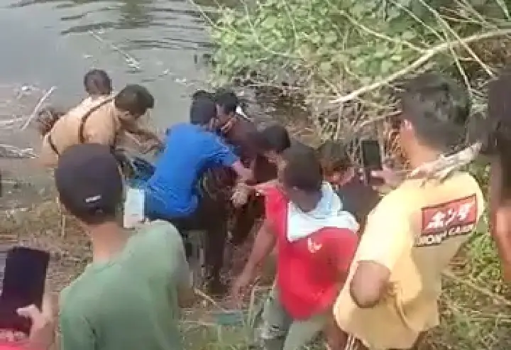Pria Ini Tulis Pesan...