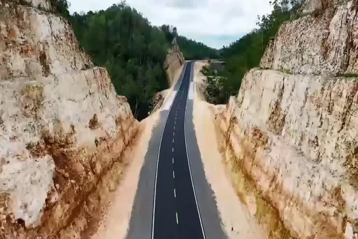 Jalan Trans Jawa Selatan...