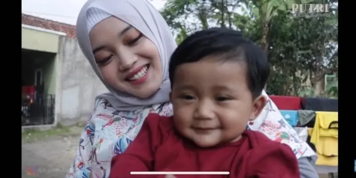 Biodata dan Agama Delina...