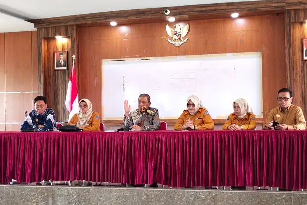 Jadi Dosen Tamu di Uniprima,...