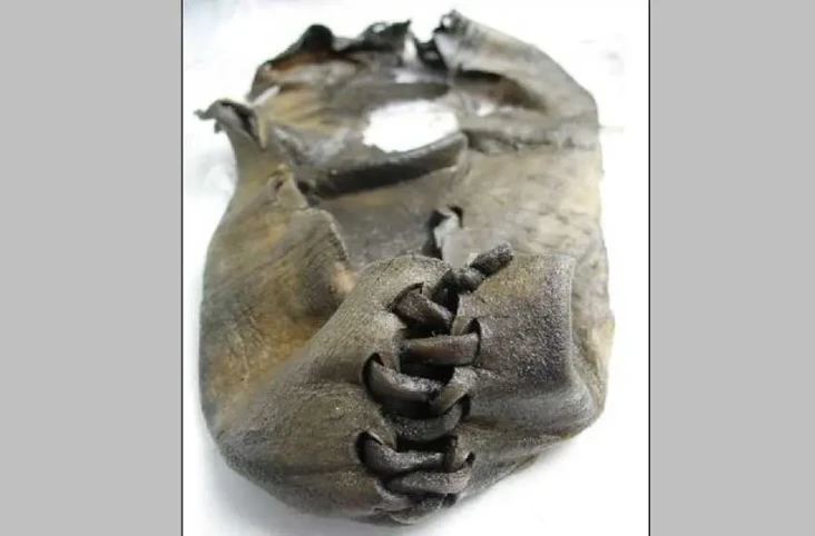 Sepatu Tertua Berusia...