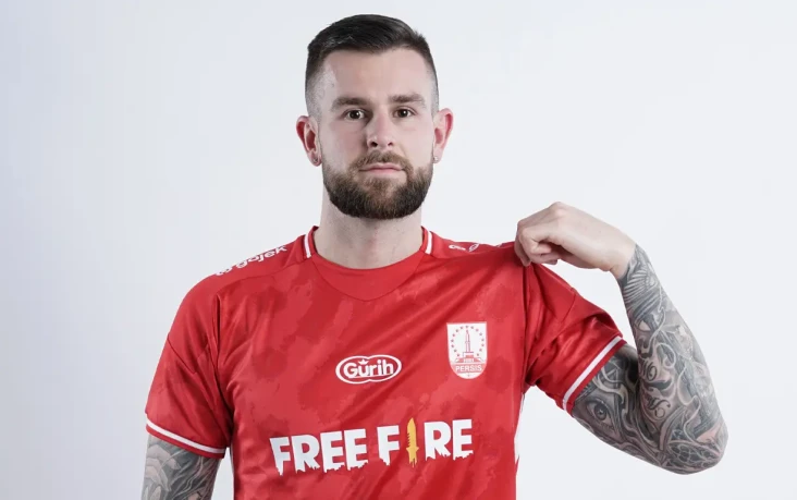 Aaron Evans Gabung Persis...