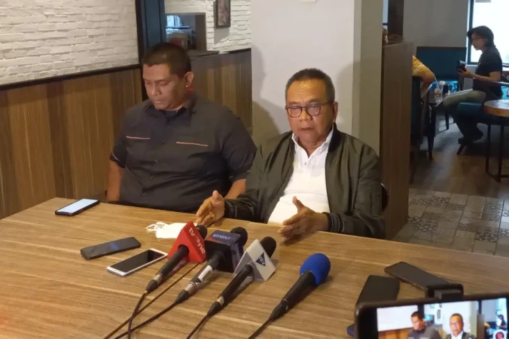 Dipecat dari Keanggotaan...