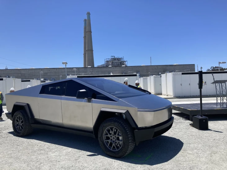 Akhirnya, Interior Tesla...
