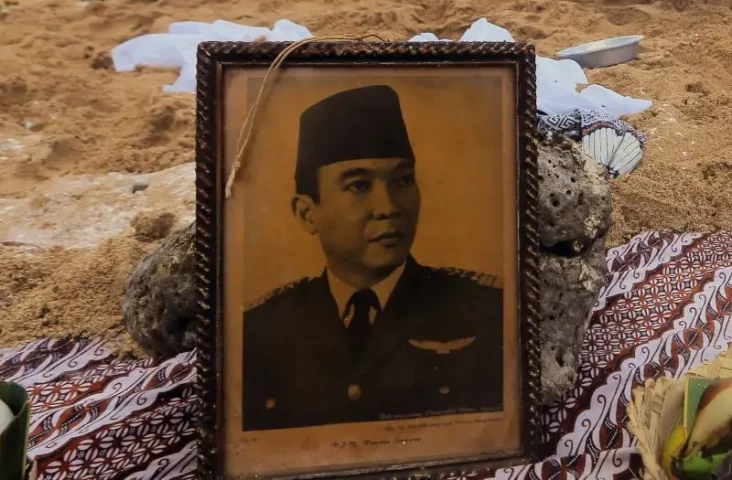 Kisah Hartini Soekarno,...