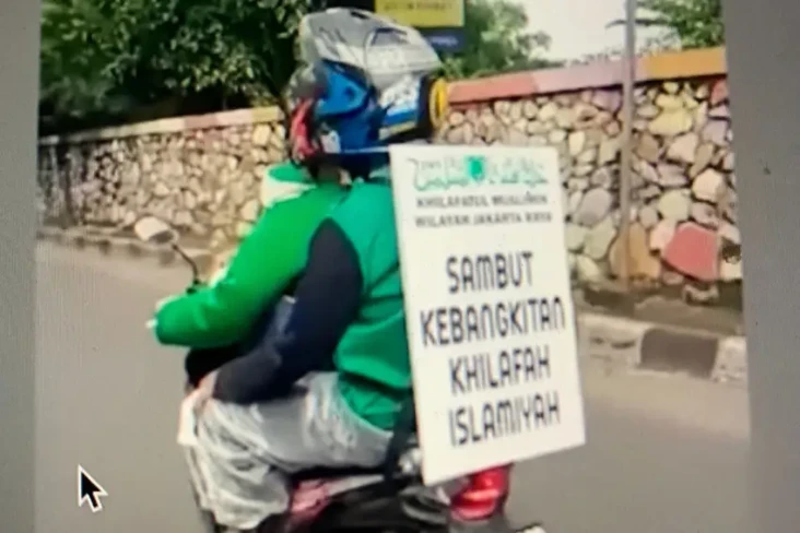 Kibarkan Bendera Khilafah,...