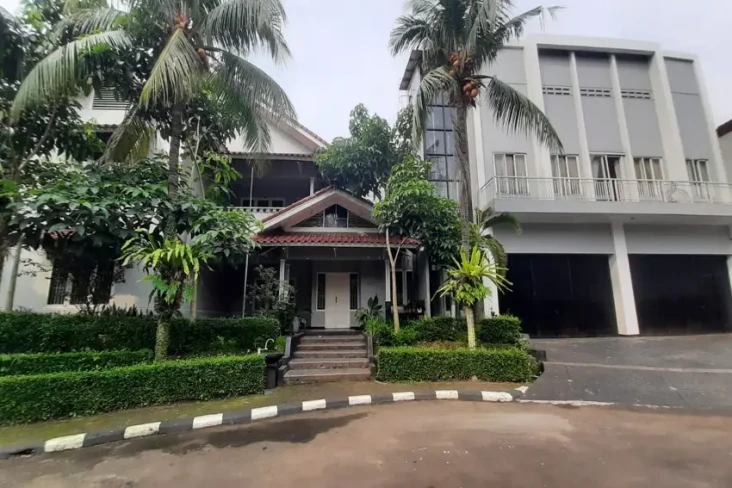 Wow! Rumah Mewah di...