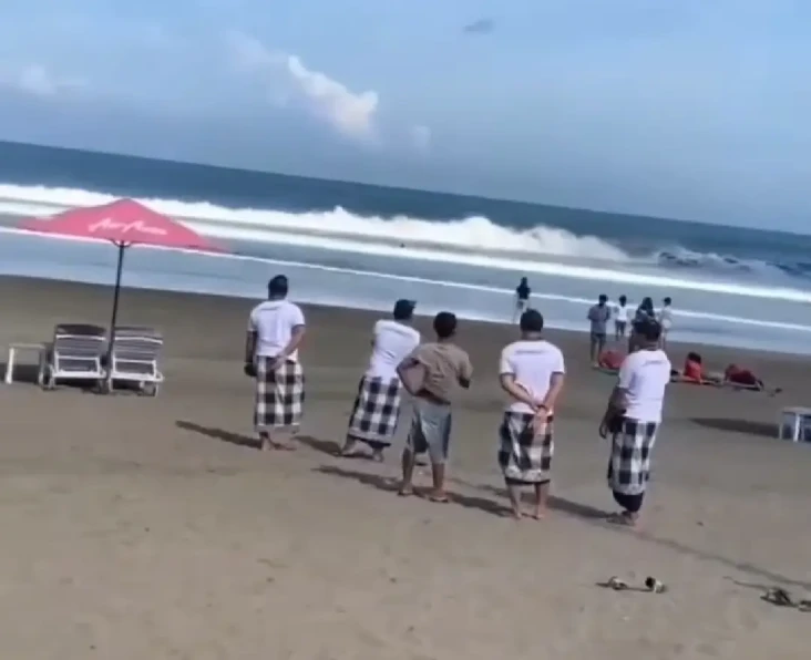 Selamatkan Adik yang...