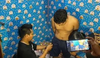 Tak Terima Anaknya Ditangkap...