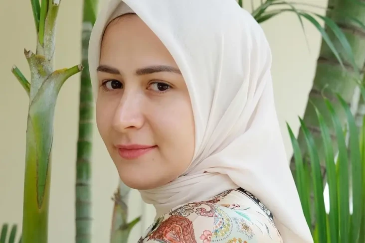 Rina Diana Jadi Mualaf,...