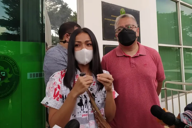 Keterangan Tak Jelas,...