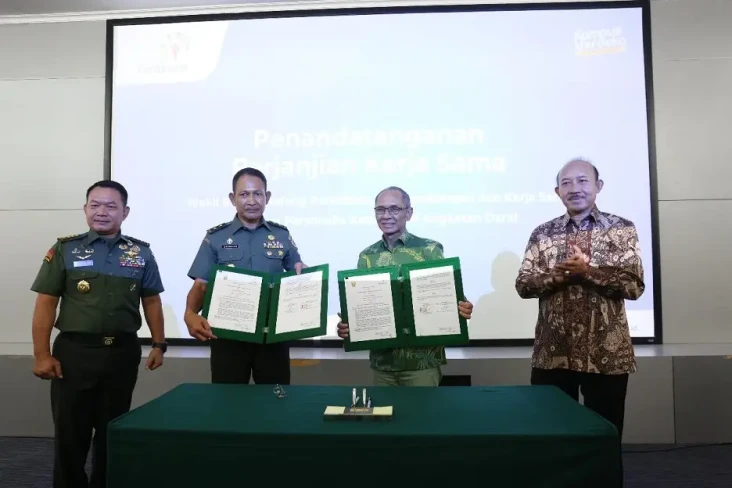 Salurkan Beasiswa Pendidikan...