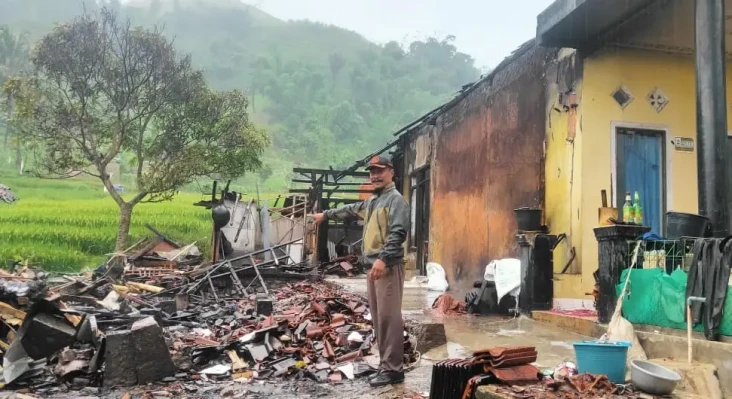 Kebakaran Landa 2 Rumah...