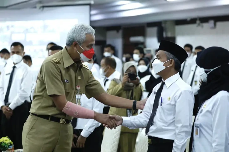 Ganjar Angkat Ribuan...