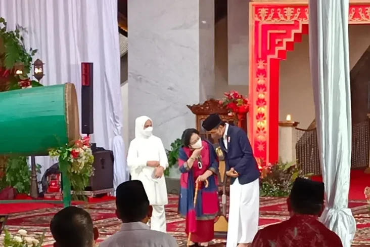Jokowi: Ibu Mega itu...