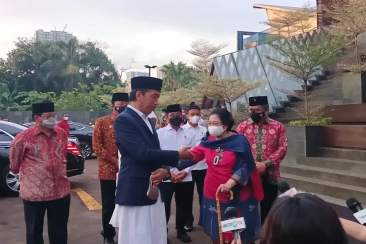 Sebut Hubungannya dengan...