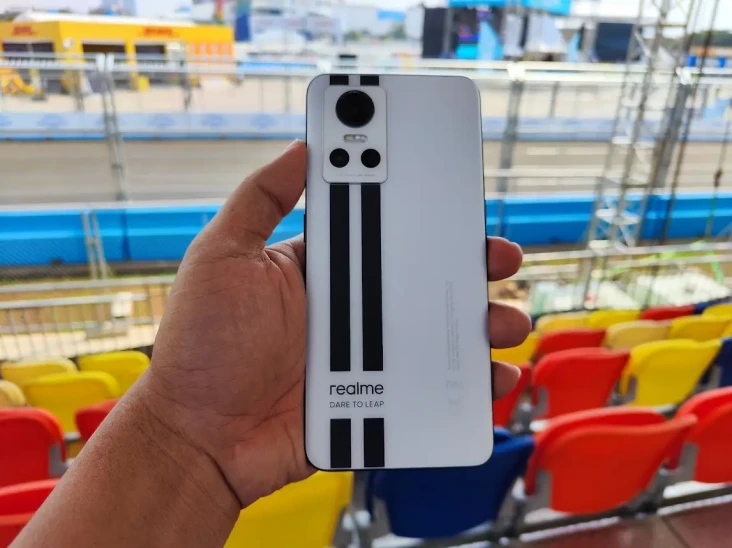 6 Fitur Terbaik realme...