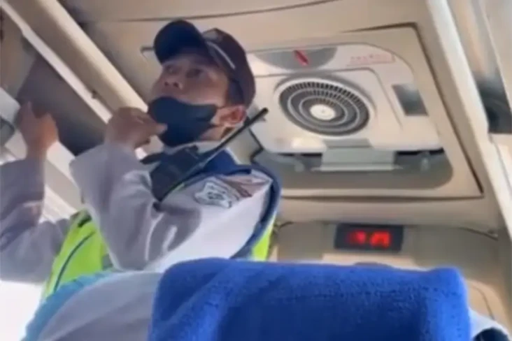 Viral! Bus Ditahan Petugas...