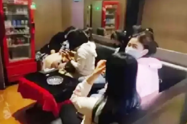 Gegara Pria Beristri,...