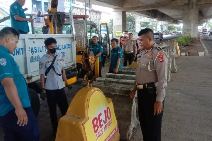 Ramai Pemotor Lawan...