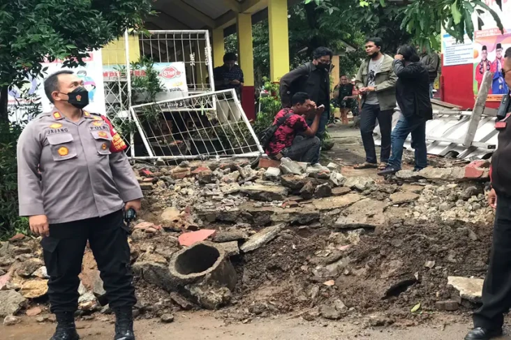 Hujan Deras Akibatkan...