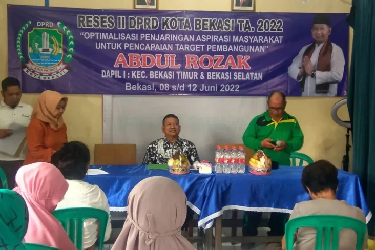 Di Hadapan Anggota DPRD...