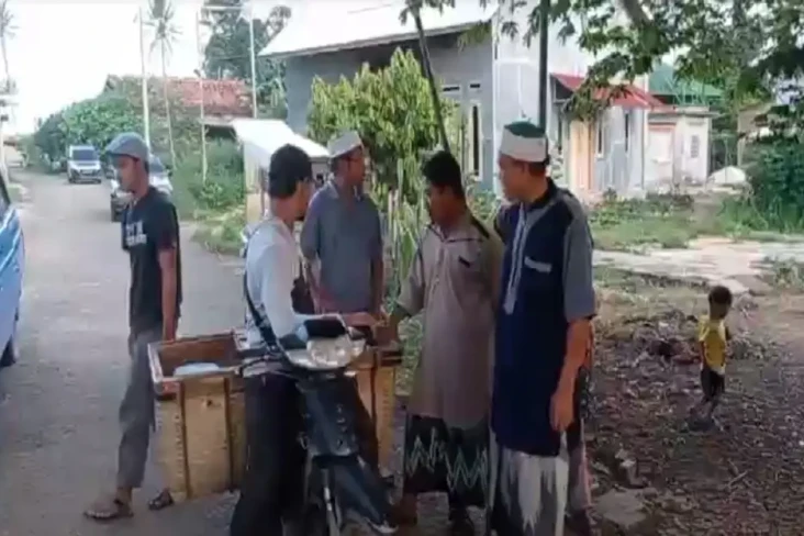 Warga Kampung Khilafah...