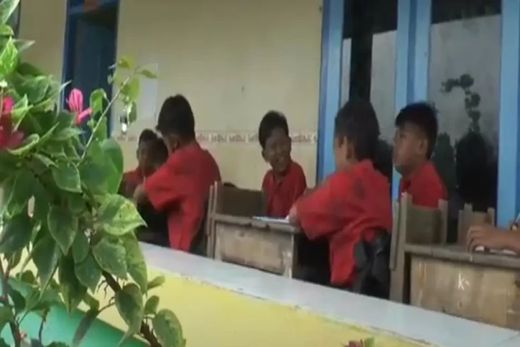 Gedung Sekolah Rusak,...