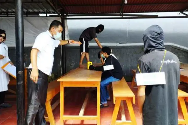 Rekonstruksi Pengeroyokan...