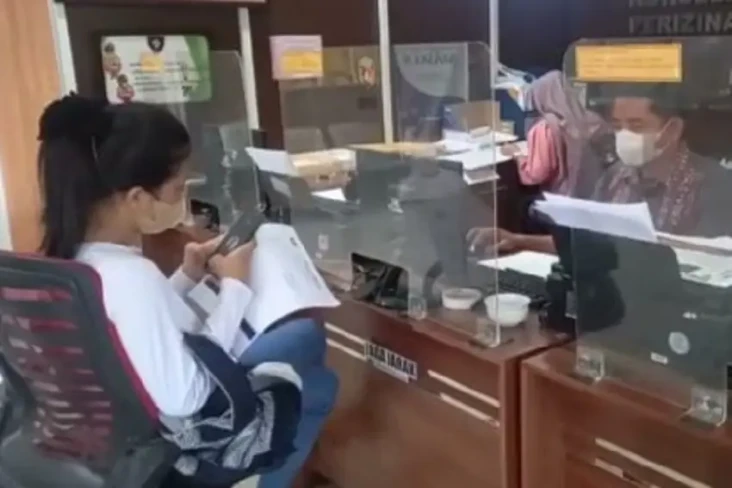 Kesal Tidak Dipinjami...