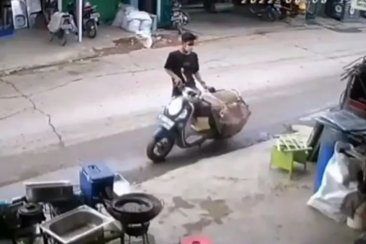 Motor Jasa Ekspedisi...