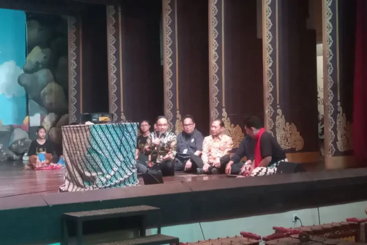 Anies Nonton Wayang...