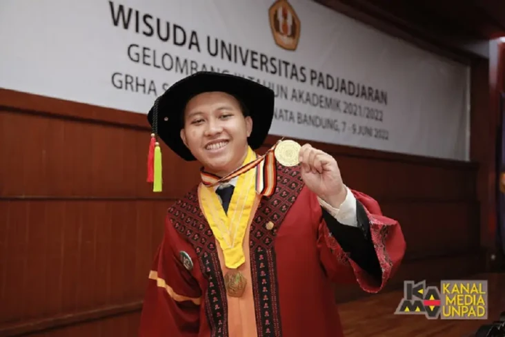 Teguh Ammar Jadi Wisudawan...