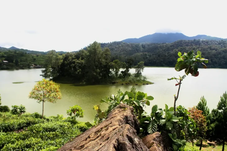 Mitos Situ Patenggang,...