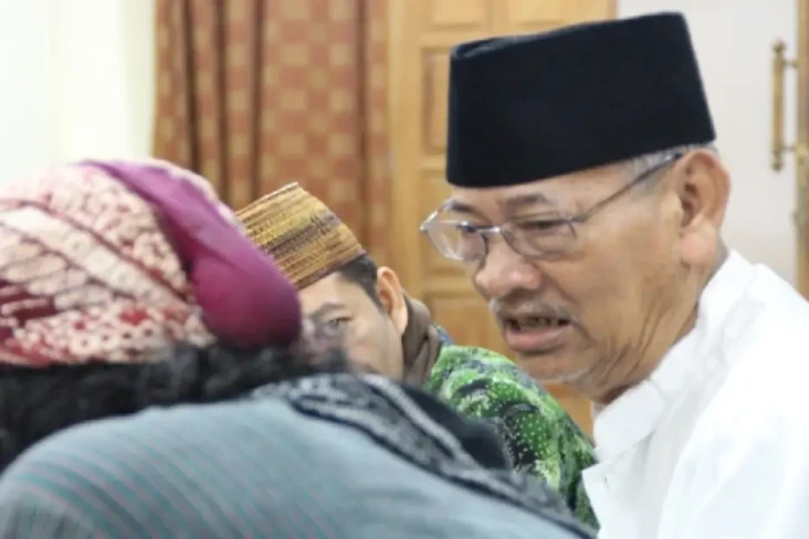 Profil KH Dimyati Rois,...