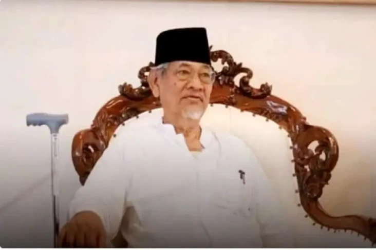 KH Dimyati Rois Wafat,...