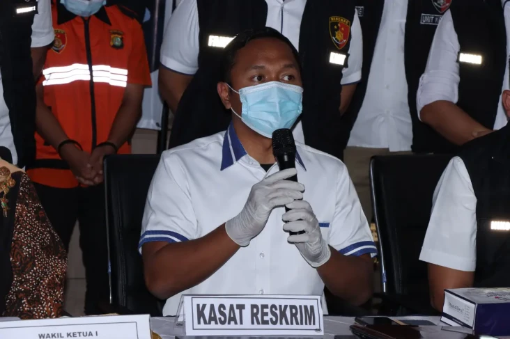Polres Jakbar Buka Posko...