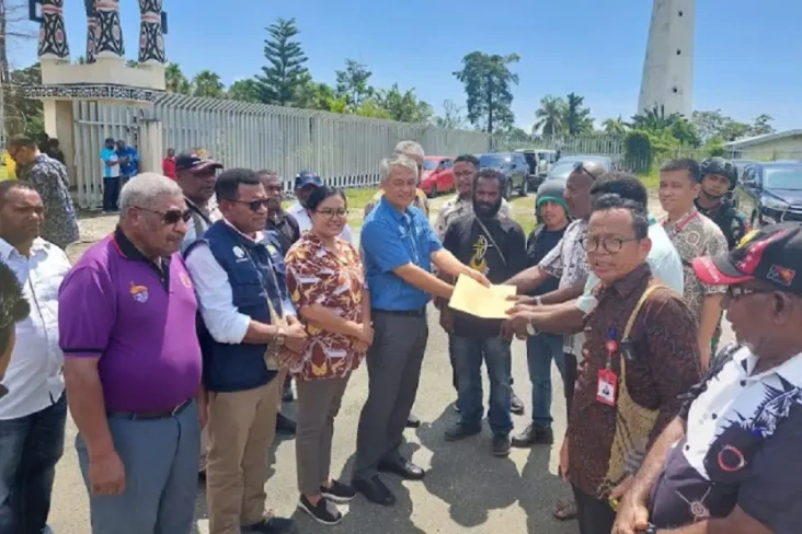 2 WNI Ditahan di Papua...