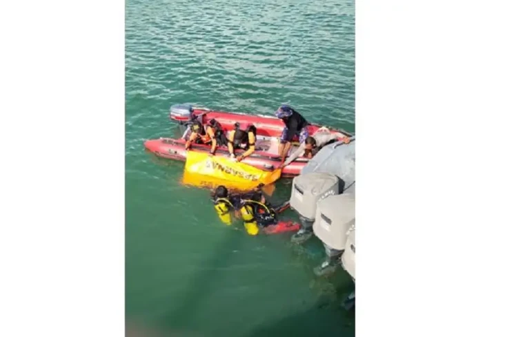 Jatuh ke Laut saat Mengelas...