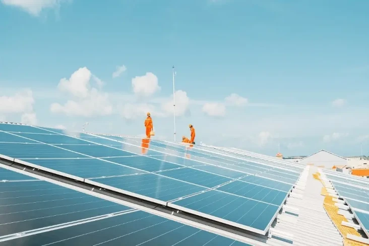 Bersama PLN, Solarion...