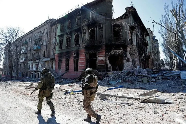 Tentara Rusia dan Ukraina...