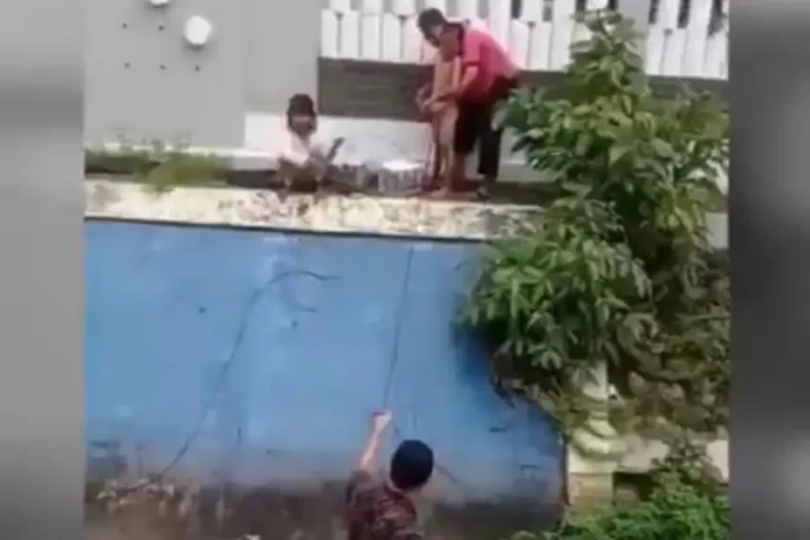 Heroik! Pegawai Transjakarta...