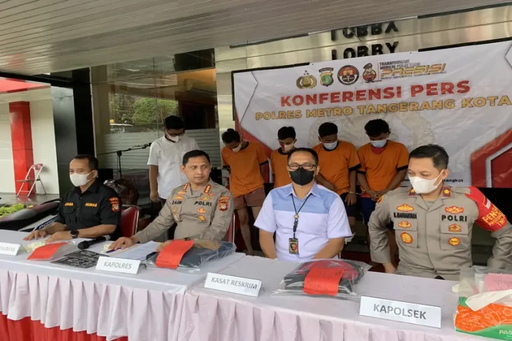 Rampas Ponsel Milik...