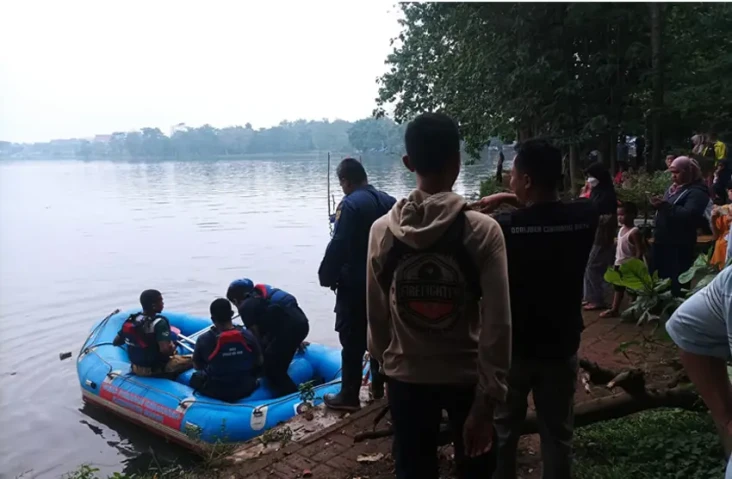 Pria Tenggelam di Situ...