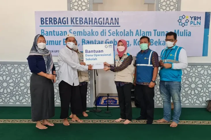 YBM PLN Bekasi Salurkan...