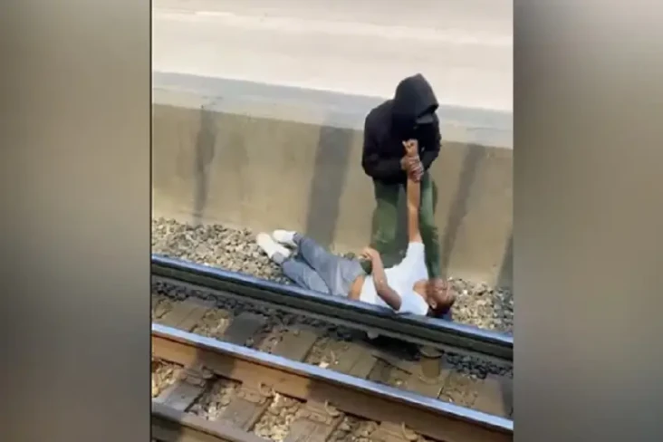 Viral, Penumpang KRL...