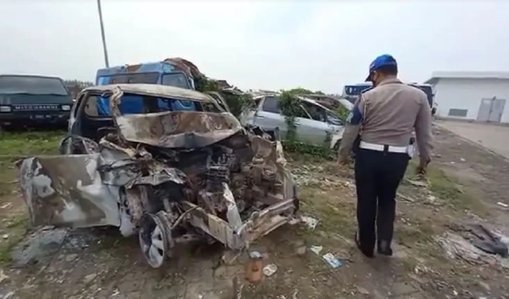 Kronologi Minibus Tabrak...
